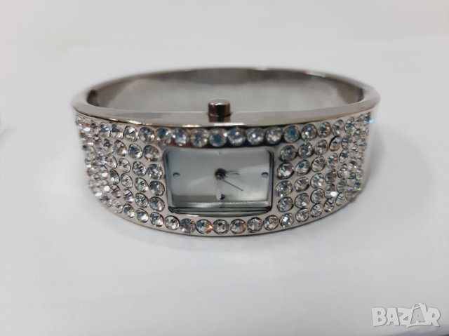 Часовник - гривна Аvon(4.3)