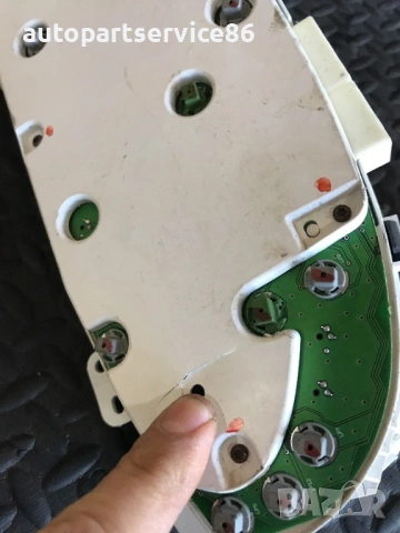 Скоростомер за Mazda Tribute 2.0 RHD (2002) 2T24-10849HNB, снимка 2 - Части - 53612367