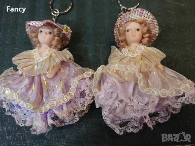 Порцеланови кукли ключодържатели, снимка 4 - Антикварни и старинни предмети - 49170835