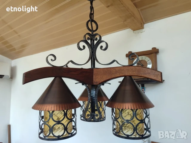 Красив старинен полилей съчетание от дърво, ковано желязо, метални капаци в меден цвят и стъкленици , снимка 3 - Полилеи - 51188758