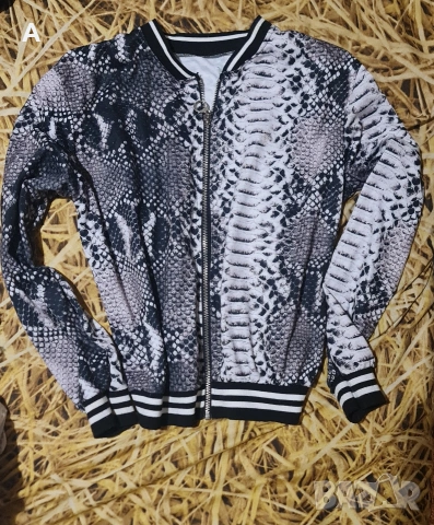 Тънко пролетно яке в змийски принт
