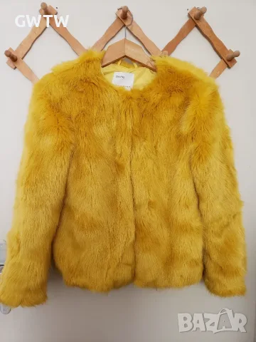 Bershka пухкаво жълто яке