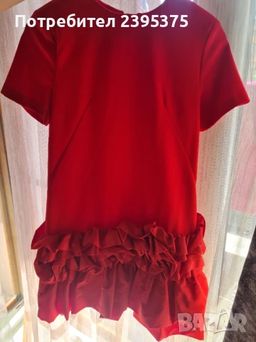 Красива червена рокля