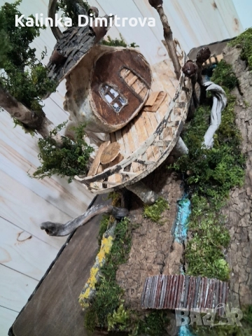 Къщичка на дърво,изработена само с естествени материали.
