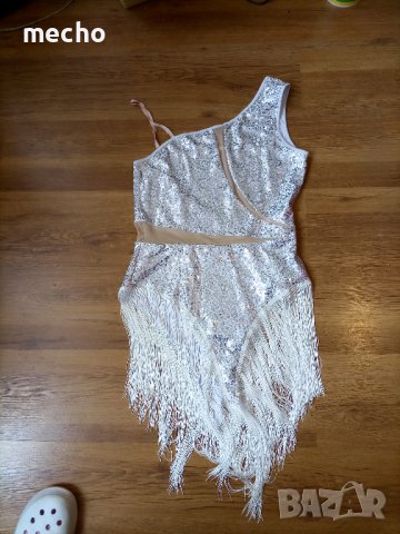 Бяла рокля с триъгълна пола за танци или повод