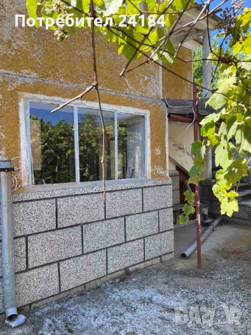 Продавам стара къща с двор в с.Близнец, снимка 3 - Къщи - 53810360
