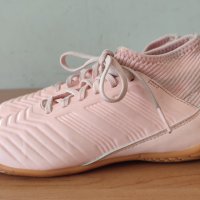 Adidas. Футболни обувки, стоножки. 35