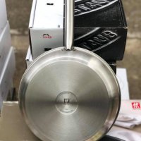 Тиган Zwilling Moment 24cm, 18/10 неръждаема стомана, Германия, снимка 3 - Съдове за готвене - 42539323