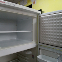 Хладилник с горна камера Бош Bosch 2 години гаранция!, снимка 9 - Хладилници - 44834075
