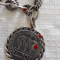 Стара сребърна гривна с монета в обков 1933г San Marino 20 lire, снимка 2 - Антикварни и старинни предмети - 40244005