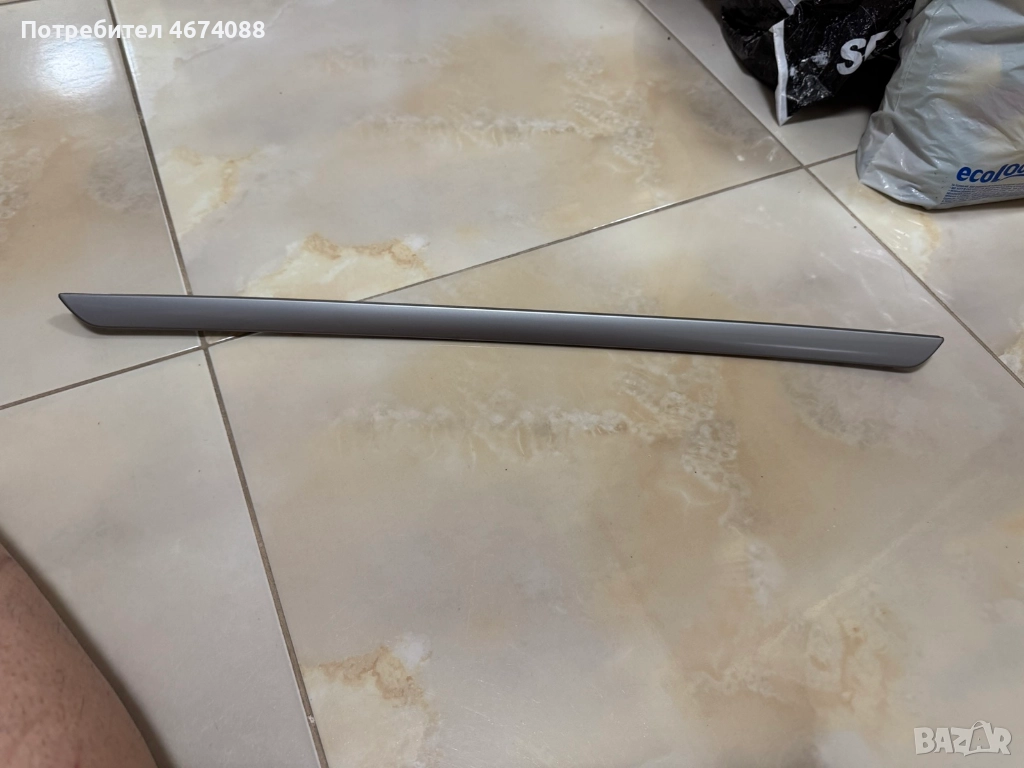 Вътрешна лайсна на кора на врата на Жета Голф Jeta Golf 5 само за 20лв. 1K4867449, снимка 1