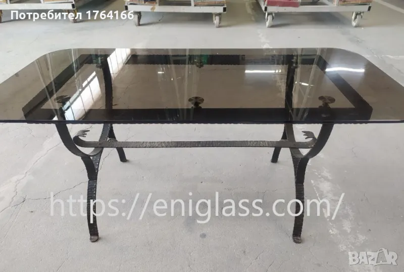 Стъклена маса от цветно стъкло изработена от ЕНИ ГЛАС, снимка 1