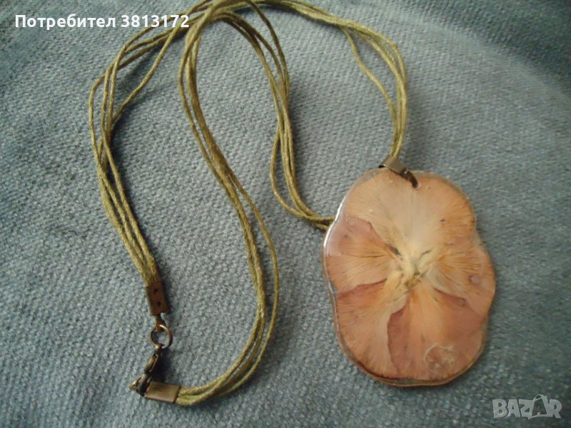 колие с естествено цвете в епоксидна смола, снимка 1