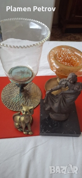 Царски копчета, вази, котка и склуптура , снимка 1