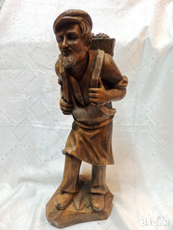Висока 48 см ръчно резбована дървена скулптура на лозар или винар!, снимка 1