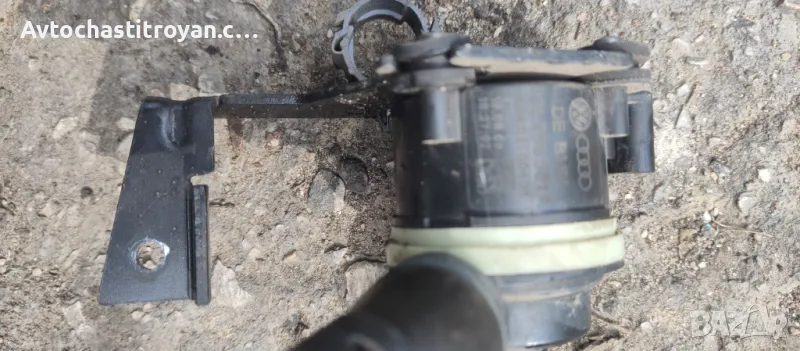 Водна помпа Ауди А4 б8 2.0тди 143к.с - 03L 965 561 A, снимка 1