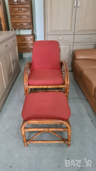 ратанов стол шезлонг с възглаеничка, снимка 1