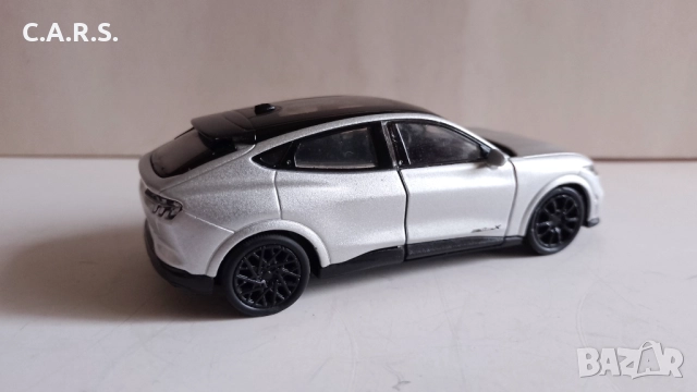 Welly 2023 Ford Mustang Mach E-GT Silver - 1:34-39, снимка 4 - Колекции - 52988044