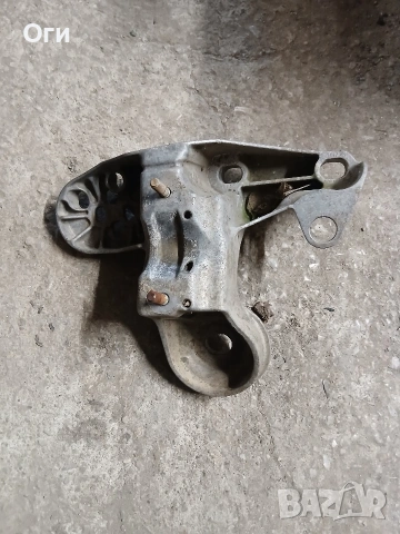 Конзола / лапа двигател за Ауди А6 С5 4B0199351B, снимка 2 - Части - 53645852