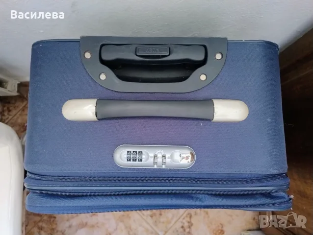 Текстилен куфар на колелца тъмносин, снимка 2 - Куфари - 56184471