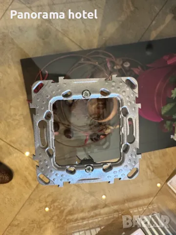 Монтажна рамка Schneider Electric Unica, снимка 2 - Друга електроника - 50068182