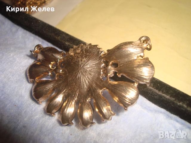 КРАСИВ ЕФЕКТЕН ПОЗЛАТЕН АРТ ДЕКО СТИЛ КРИСТАЛЕН МЕДАЛЬОН 25880, снимка 2 - Колиета, медальони, синджири - 36064099