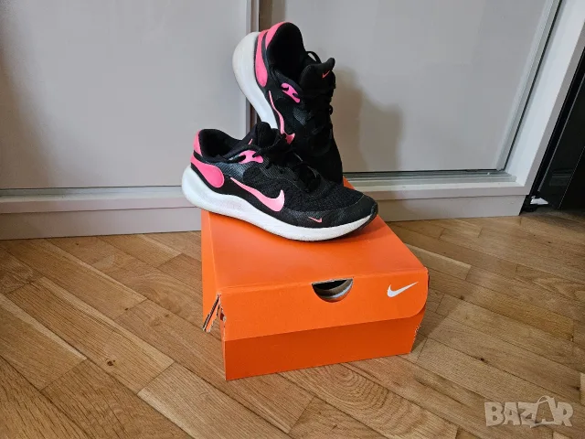 Оригинални маратонки Nike 36 номер. В много добро състояние. С кутия. 25 евро, снимка 2 - Маратонки - 56055072