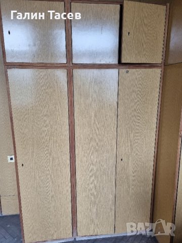 Продавам мебели-шкафове ,бюра,маси,дивани,фотьойли,табуретки и др., снимка 5 - Гардероби - 42100247