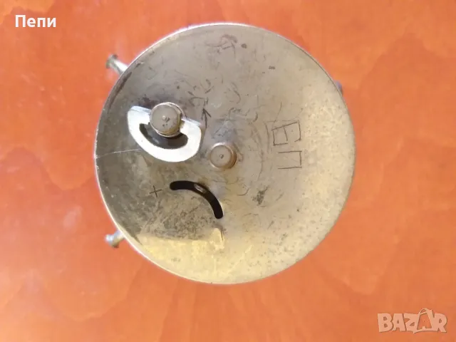 Механичен метален будилник, снимка 2 - Антикварни и старинни предмети - 48728145