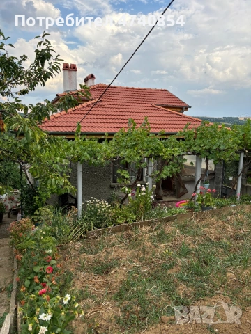 Двуетажна тухлена къща с таванска стая, двор и гараж в гр. Омуртаг, снимка 4 - Къщи - 53512135