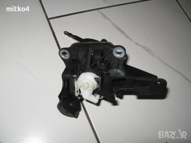 заключващ механизъм за багажник за рено, снимка 3 - Части - 51505027