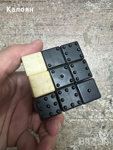 Рубик кубче тип зарчета в черно и бяло