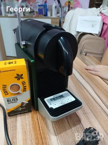 Кафе машина Nespresso c62, снимка 3 - Кафе машини - 56379690