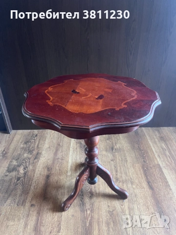 малка махагонова дървена масичка