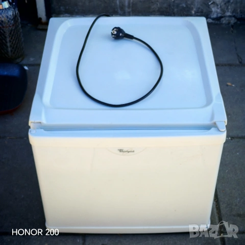 Хладилник, мини Whirlpool. 