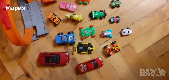 Колички и писта Hot wheels, снимка 7 - Коли, камиони, мотори, писти - 38889893