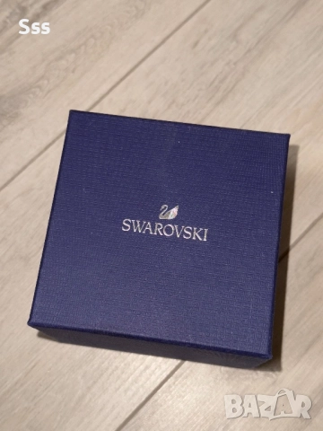 SWAROVSKI – ДАМСКИ ЧАСОВНИК СЪС СЕРТИФИКАТ И КУТИЯ, снимка 2 - Дамски - 51937568
