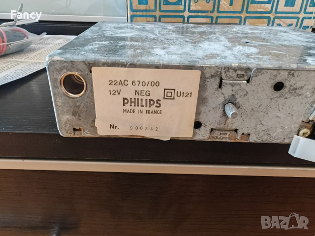 Чисто нов авто-радио касетофон Philips 1980 г, снимка 8 - Аксесоари и консумативи - 44687684