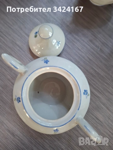 Захарница, латиера и чайник от порцелан , снимка 3 - Сервизи - 53748054