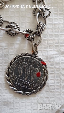 Стара сребърна гривна с монета в обков 1933г San Marino 20 lire, снимка 2 - Антикварни и старинни предмети - 40244005