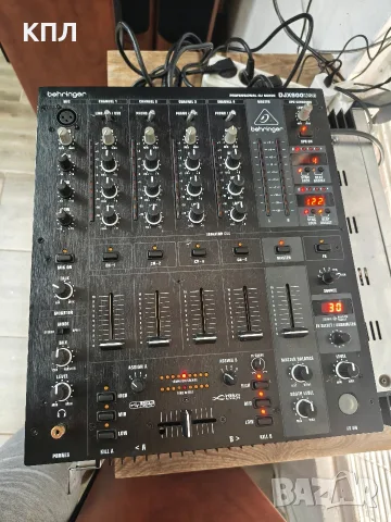 DJ миксер Behringer DJX-900
