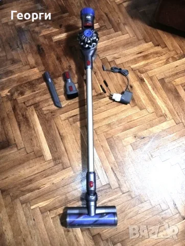Много добра прахосмукачка Dyson V8 с нова батерия и аксесоари