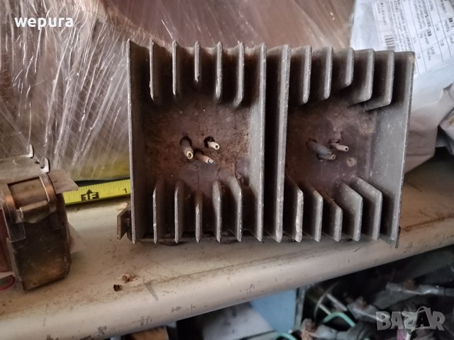 Алуминиеви радиатори с транзистори на тях, снимка 1