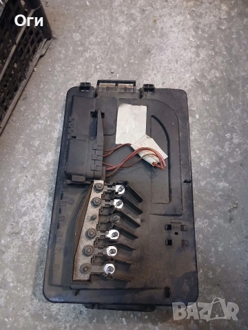 Бушониера над акумулатора за Фолксваген Поло 9N 6Q0 937 550 G