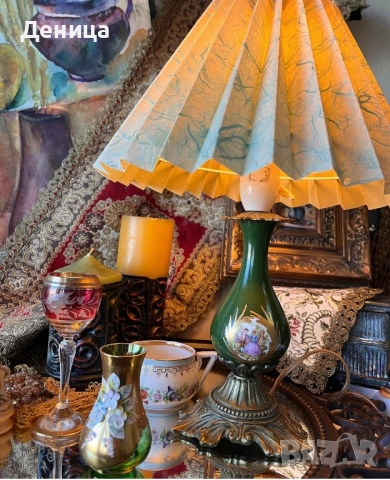 Една красваица за нощното ви шкафче или за интимното ви кътче 💚 Месингова основа, красив зелен порц, снимка 9 - Настолни лампи - 52598779