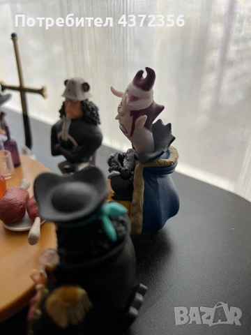 Колекционерски сет Shichibukai Conference Table Set/Holly Land, снимка 5 - Колекции - 53265386