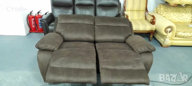 Кафяв диван от плат двойка с ръчен релаксиращ механизъм, снимка 5 - Дивани и мека мебел - 40627761