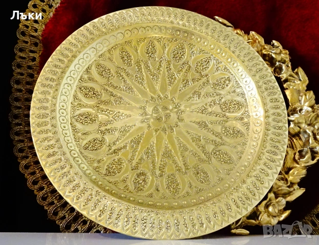 Божествен бронзов поднос,плато,чиния,позлата,орнаменти. 