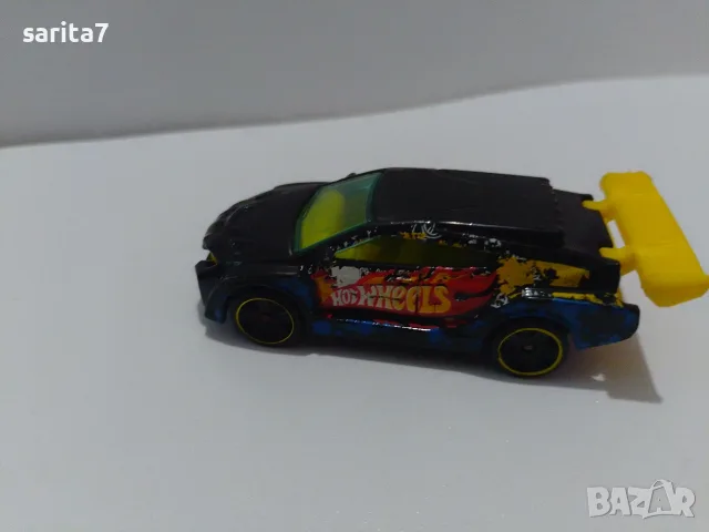 Модел количка на Хот уилс / Hot Wheels (мащаб 1:64) с жълт спойлер и пламъци, снимка 2 - Колекции - 56228207