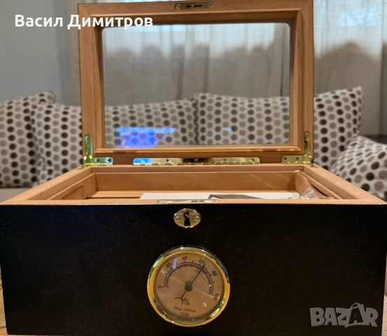 КУТИЯ ЗА ПУРИ С ОВЛАЖНИТЕЛ